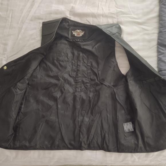 Genuine Harley Davidson leather vest - Picture 3 of 7